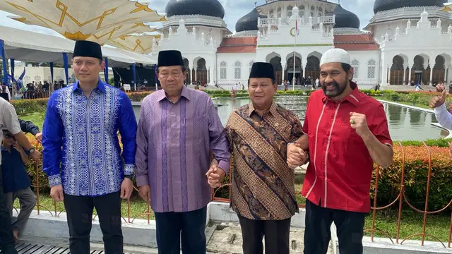 Presiden keenam RI Susilo Bambang Yudhoyono bersama Ketua Umum Partai Demokrat Agus Harimurti Yudhoyono (AHY) dan Menteri Pertahanan (Menhan) Prabowo Subianto.