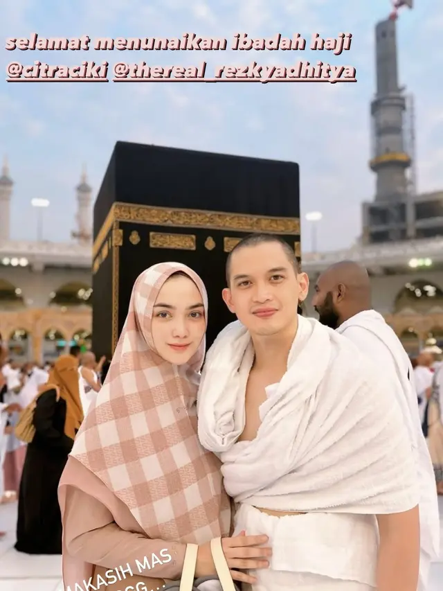 Cukur Botak, Ini 6 Potret Citra Kirana dan Rezky Adhitya Berangkat Haji
