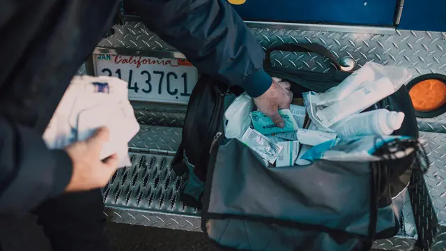 1. Siapkan Tas Darurat