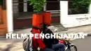 Selain untuk melindungi kepala, helm ini juga bisa melindungi iklim bumi. (Source: ridertua.com)