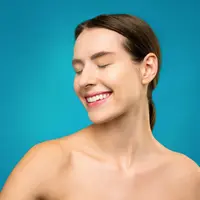 Ilustrasi Penggunaan Hair Spray Credit: unsplash.com/Shiney