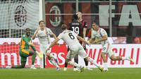 Skuad&nbsp;Cremonese merayakan gol&nbsp;Federico Bonazzoli ke gawang AC Milan di San Siro, Minggu (24/08/2025) dini hari WIB. (AP Photo/Luca Bruno)