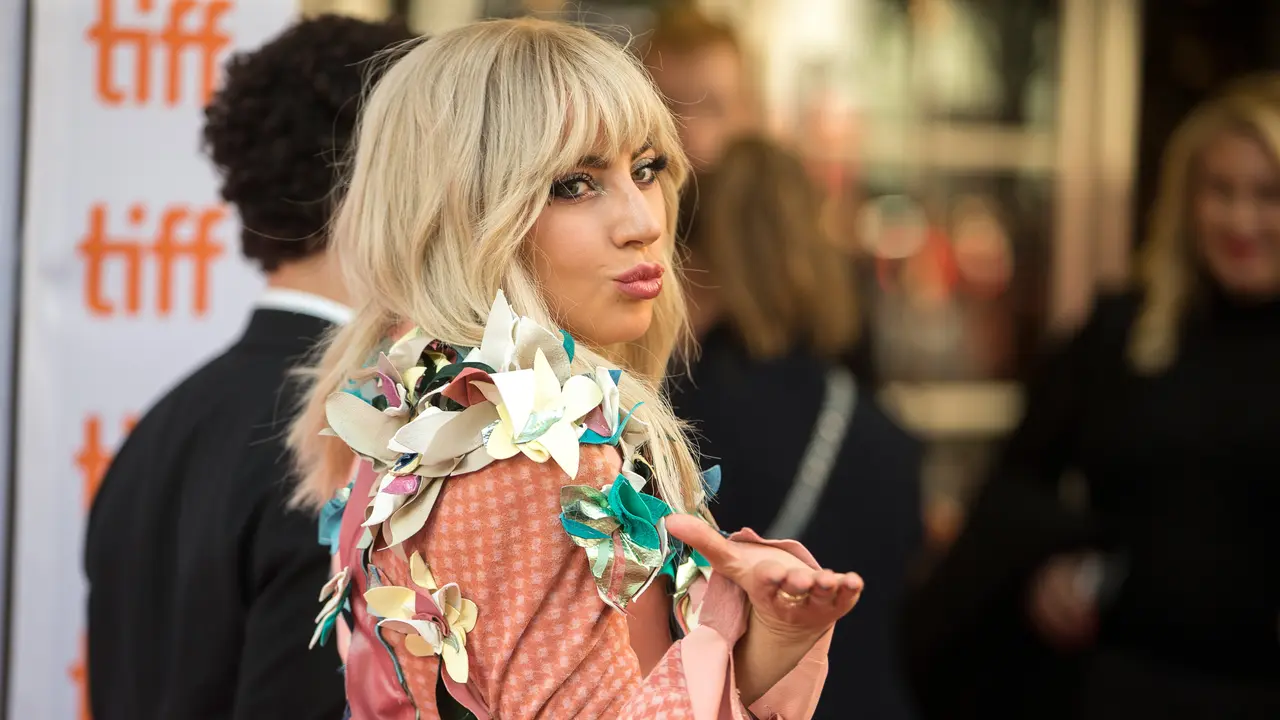 Mirip Kantong Plastik, Begini Gaya Eksentrik Lady Gaga saat Hadiri Pemutaran Film