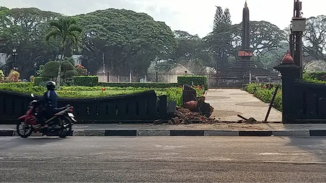 Pagar Tembok Alun – alun Tugu Malang Hancur Ditabrak Mobil untuk Kali Ketiga