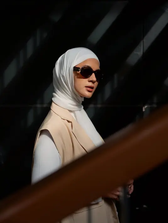 Pesonanya sebagai lady boss semakin bersinar, menginspirasi banyak perempuan untuk berani mengejar impian dengan penuh percaya diri.  [@paula_verhoeven].