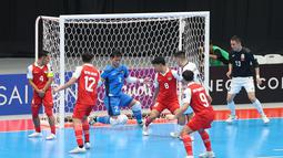 Skuad Garuda menang dengan skor meyakinkan 5-3. (Bola.com/M Iqbal Ichsan)