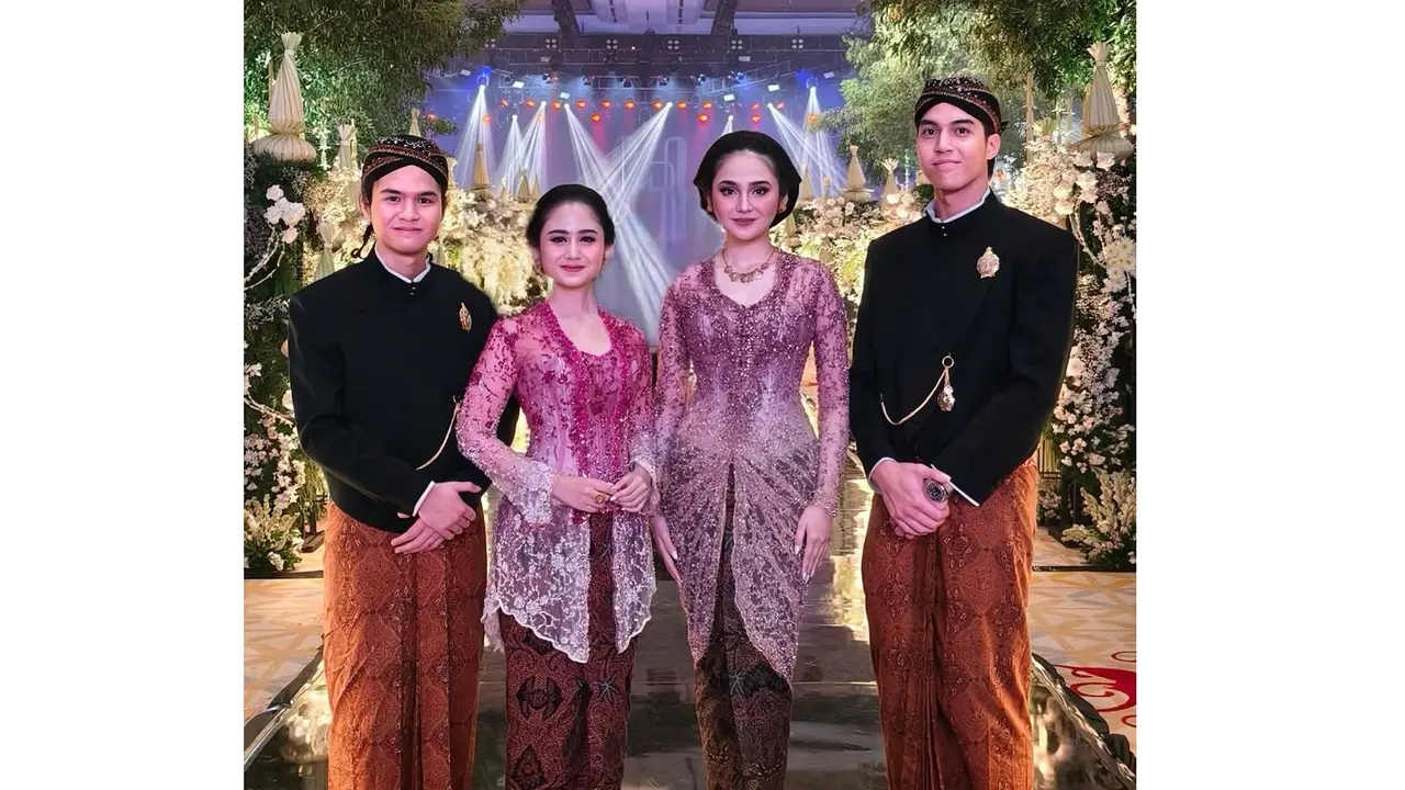 Kebaya Syifa Hadju dan Tissa Biani