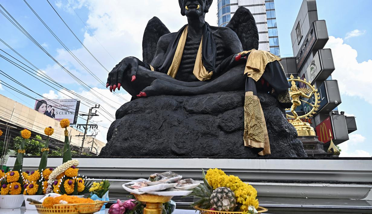 Ada seruan agar patung tersebut, yang dipasang pada tanggal 9 Agustus dan kemudian diresmikan secara resmi dengan upacara doa pada hari Minggu, 13 Agustus 2023, dipindahkan atau dibuang. (Lillian SUWANRUMPHA / AFP)