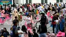 Setelah mengunjungi sanak keluarga saat lebaran, masyarakat Jakarta dan sekitarnya yang tidak mudik mulai memadati berbagai tempat wisata, salah satunya kawasan Kota Tua ini. (Liputan6.com/Johan Tallo)