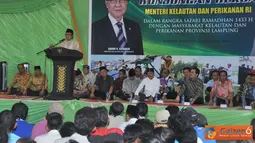 Citizen6, Lampung: MKP SCS dan Sekda Prov.Lampung Berlian Tihang juga melakukan buka puasa bersama dengan masyarakat nelayan dan keluara di PPP Lampasing. (Pengirim: Efrimal Bahri)
