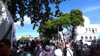 Massa FPI Pendukung Habib Rizieq Shihab berkumpul di Masjid Al-Azhar, Jakarta Selatan. (Liputan6.com/Muslim AR)