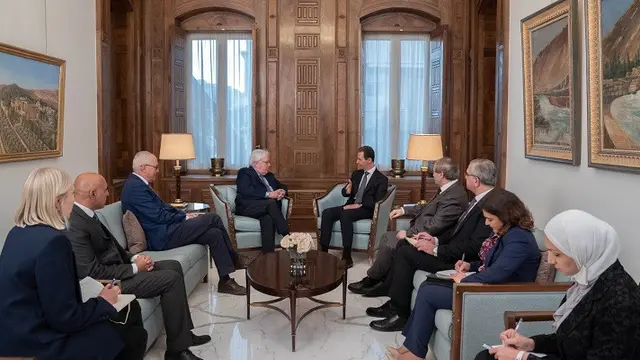 Presiden Suriah Bashar Al Assad dan Kepala Bantuan Kemanusiaan PBB Martin Griffiths bertemu di Damaskus, Senin (13/2/2023).