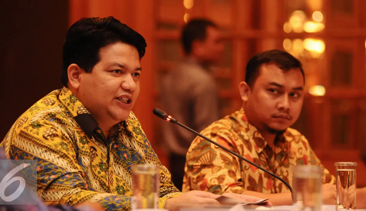 Ketua KPU, Husni Kamil Manik (kiri) memimpin Evaluasi Tahapan Penyelenggaraan Pilkada Serentak 2015 di Jakarta, Senin (15/2/2016). Bersama sejumlah pihak terkait, KPU melakukan evaluasi pelaksanaan Pilkada Serentak 2015. (Liputan6.com/Helmi Fithriansyah)
