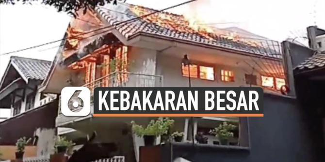 VIDEO: Warga Panik, Kebakaran Rumah Mewah di Benhil Jakarta