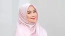 Meski begitu. beberapa penampilannya saat menggunakan gamis juga masih memperlihatkan baby bump. Tak sedikit netizen yang justru merasa gemas dengan penampilan Anisa Rahma ini. (Liputan6.com/IG/@anisarahma_12)