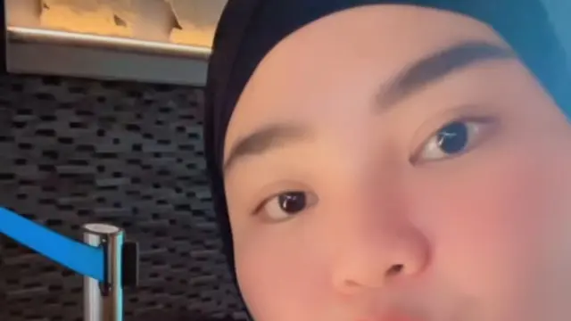 Rosa Meldianti Bagikan Potret Hangat Bersama Suami dan Anak Saat Umrah, Tahun Baru Penuh Syukur (credit: instagram.com/rosameldianti29).