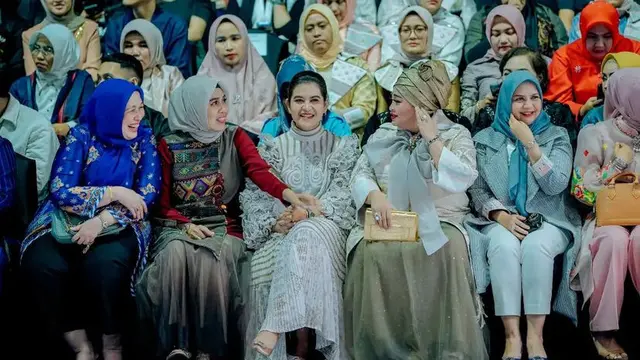 Kahiyang Ayu Hadir di Indonesia Fashion Week. [@prokopim_pemkomedan]