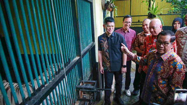 Gubernur DKI Jakarta, Pramono Anung, meninjau Taman Margasatwa Ragunan (TMR), Pasar Minggu, Jakarta Selatan, pada Kamis (14/8/2025).