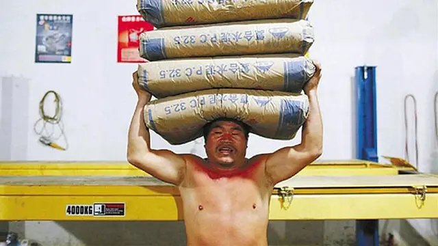 Orang Angkat Benda Super Berat