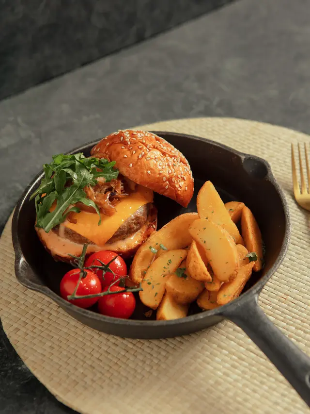 3 Tips Masak Steak yang Empuk dan Juicy ala Kreator TikTok Dims The Meat Guy