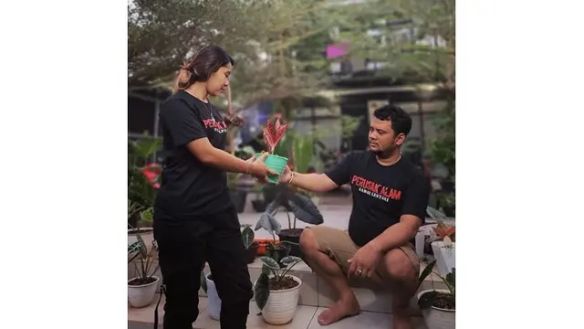 6 Potret Panji Petualang dan Istri yang Jarang Tersorot, Selalu Setia Menemani
