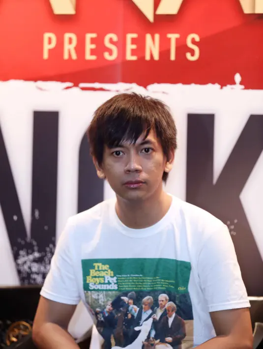 "Rencana mudiknya pakai mobil. Bosan lah kalau pakai pesawat, justru gue malah cari macetnya. Kalau mudik enggak macet kayaknya enggak asik," ujar Rian D'Masiv, di kawasan Rasuna Said, Jakarta Selatan, Rabu (29/6/2016). (Nurwahyunan/Bintang.com)