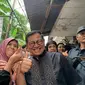 Bakal calon gubernur Jakarta, Pramono Anung saat blusukan ke kawasan Kemang Timur XI pada Selasa (17/9/2024). (Liputan6.com/Fenicia Effendi)