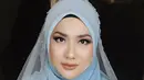 Bunga Citra Lestari terlihat anggun saat mengenakan hijab. Artis berdarah Minangkabau ini terlihat sangat menawan dengan hijab biru muda. Tak ayal foto BCL terlihat anggun ini banjir like dan komentar dari netizen yang terkesima dengan penampilan berhijabnya. (Liputan6.com/IG/@bclsinclair)