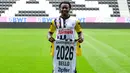 George Bello gagal melangkah jauh bersama Amerika Serikat pada Piala Dunia U-17 2019 setelah hanya menjadi juru kunci Grup D, kalah bersaing dengan Jepang, Senegal dan Belanda. Pada awal musim 2023/2024 ia baru saja bergabung dengan LASK, klub yang bermain di kasta pertama Liga Austria setelah sebelumnya membela Arminia Bielefeld dalam dua musim. Bersama Timnas Amerika Serikat ia telah mencatatkan 7 caps sejak melakukan debut pada 1 Februari 2021. (LASK.at)