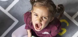 Anak menjadi tanrum karena belum sepenuhnya mampu mengontrol perasaannya sehingga mereka mudah tantrum. (Foto/dok: Freepik)