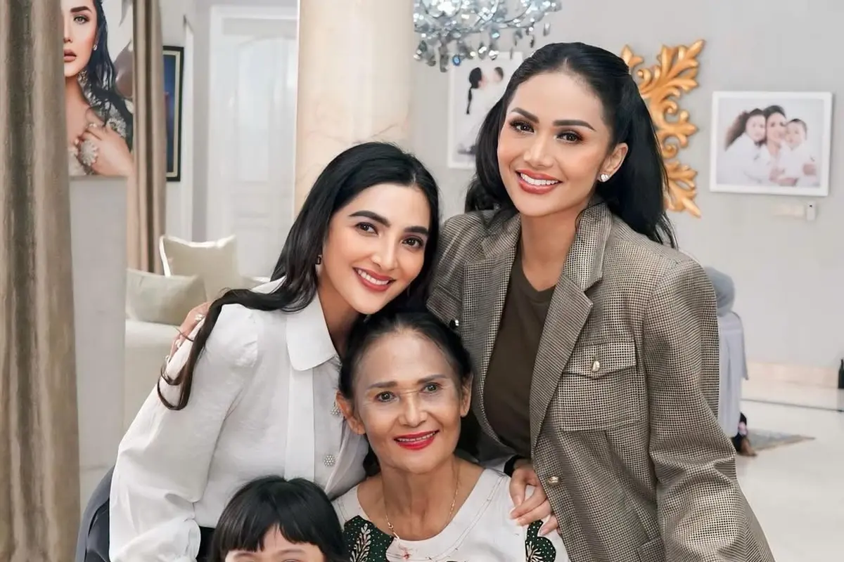 Potret Akrab Ashanty Saat Wawancara Krisdayanti Sebagai Narsum Disertasi, Kompak Pakai Busana Semi Formal