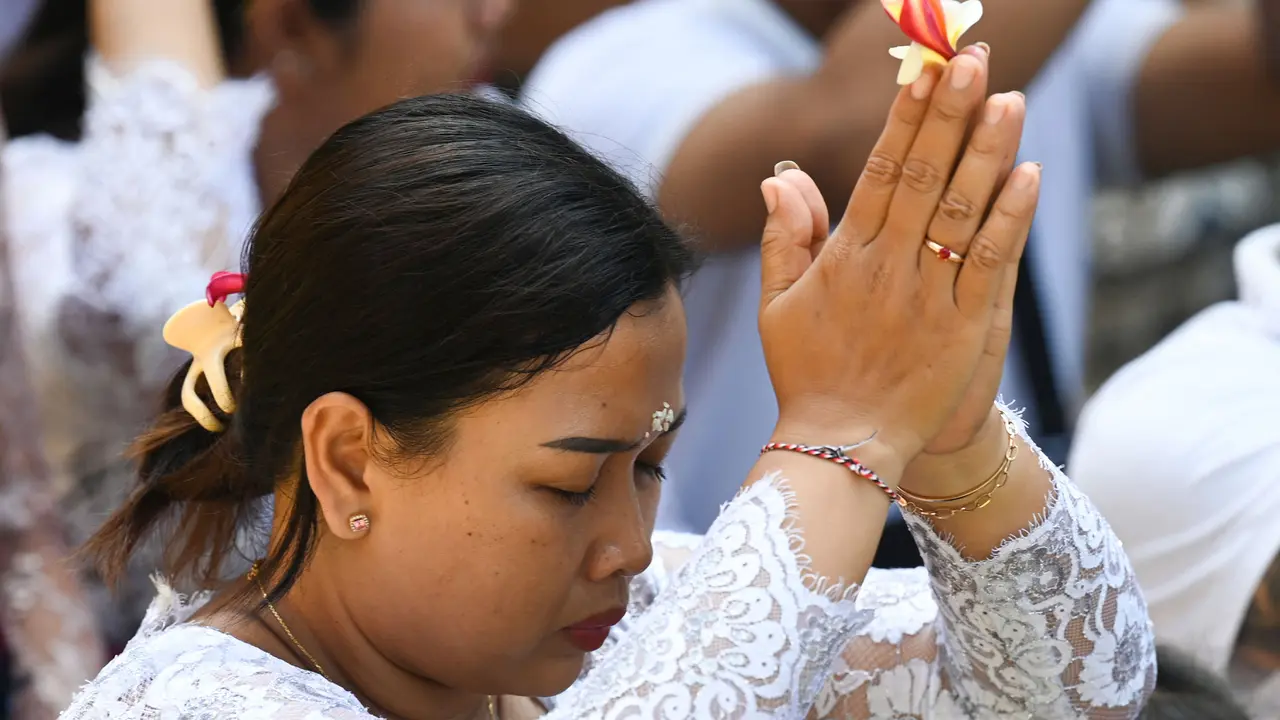 Berlangsung Khusyuk, Masyarakat Hindu Bali Peringati Hari Raya Galungan
