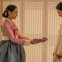 Son Ye Jin dan Nana di drama THE SCANDAL. (Netflix)