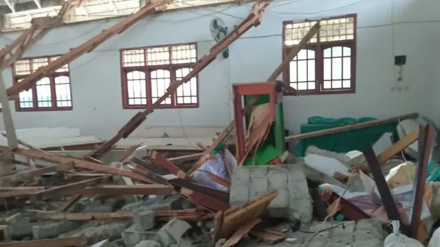 Gereja di Poso roboh diguncang gempa