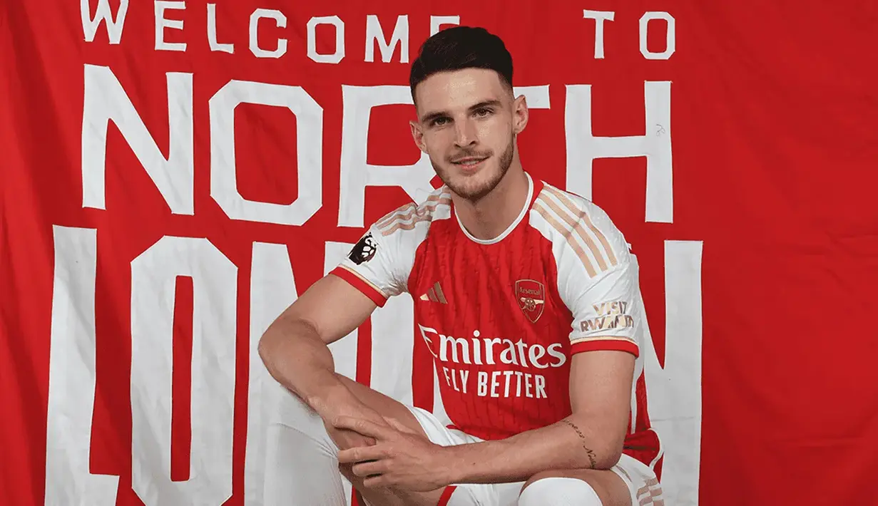1. Declan Rice. Declan Rice yang didatangkan Arsenal dari West Ham United sementara menjadi pemain termahal pada bursa transfer musim panas 2023/2024. Ia dilepas The Hammers dengan mahar 116,6 juta euro atau hampir setara Rp2 triliun dan terikat kontrak selama 5 tahun hingga 30 Juni 2028. (arsenal.com)