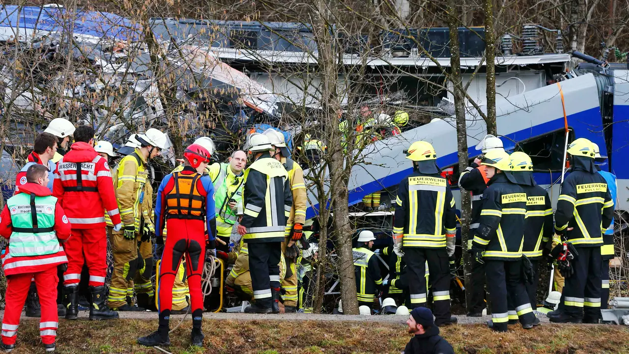 20160209-8 Orang Tewas dan Ratusan Cedera dalam Tabrakan Dua Kereta di Jerman-Bad Aibling