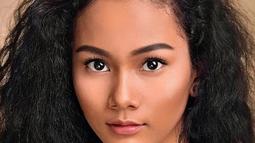 Foto profil Aurra Kharisma saat masih remaja ini pun tak lepas dari perhatian netizen. Pasalnya, dirinya terlihat begitu manis dengan makeup natural. (Liputan6.com/IG/@aurrakharishma)