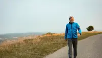 Jalan Kaki Cuma 10 Menit Bisa Bikin Mental dan Jantung Happy