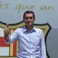 Pelatih baru Barcelona, Ernesto Valverde, diperkenalkan di Stadion Camp Nou, Barcelona, Rabu (31/5/2017). Mantan pelatih Athletic Bilbao ini didaulat menggantikan posisi Luis Enrique. (AFP/Lluis Gene)