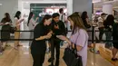 Secara resmi, mulai hari ini, Jumat 11 April 2025, Apple meluncurkan sekaligus melakukan penjualan iPhone 16 series di Indonesia. (BAY ISMOYO/AFP)