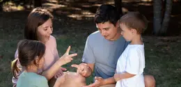 Setiap anak memiliki cara unik dalam memahami dunia di sekitarnya. Namun, ada anak yang sejak dini menunjukkan cara berpikir yang lebih dalam, intens, dan penuh pertimbangan dibandingkan anak seusianya. (foto/dok: freepik)