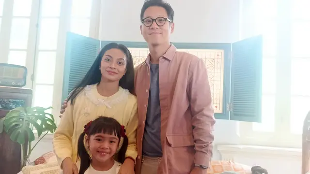 Pemeran keluarga Na Willa, Irma Rihi, sebagai Mak, Junior Liem, sebagai Pak, Luisa Adreena sebagai Na Willa (dok. Liputan6.com/faqih nuriman)