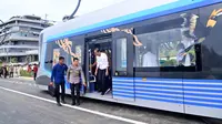 Presiden Joko Widodo (Jokowi) mengungkap pentingnya transportasi massal ramah lingkungan di kota-kota besar di Indonesia. Menyusul, hadirnya trem otonom di Ibu Kota Nusantara (IKN).