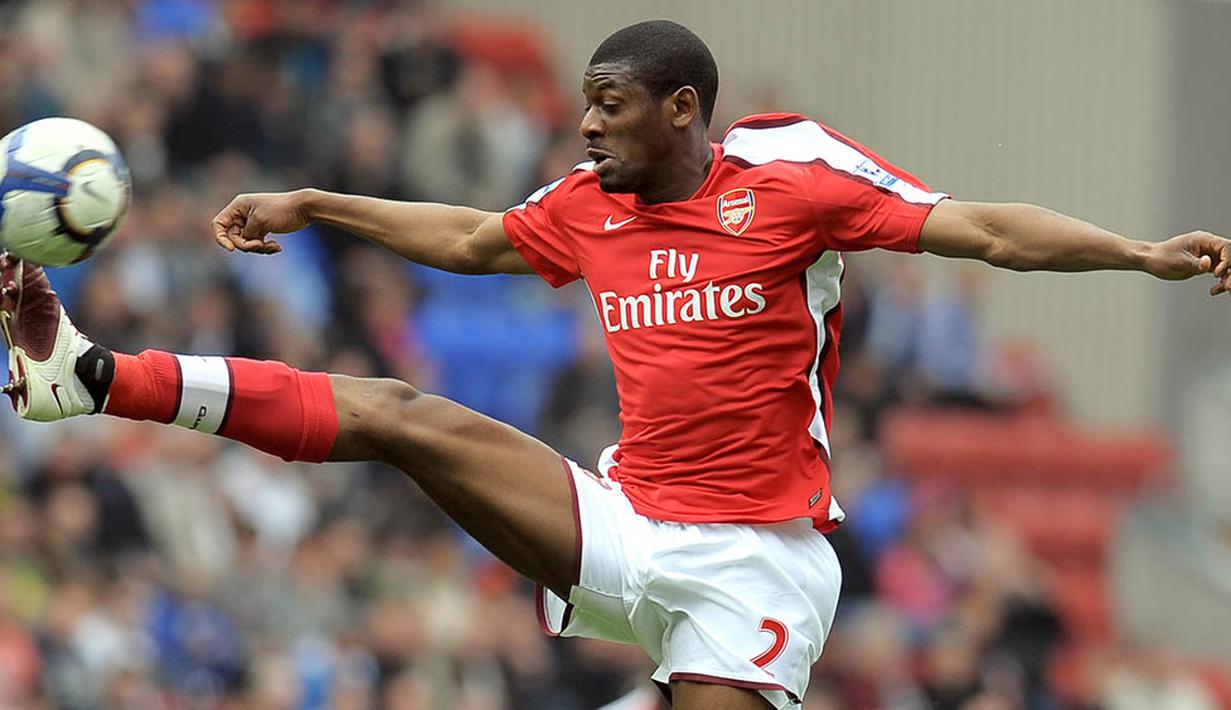1. Abou Diaby (Arsenal), memiliki tipikal permainan dan fisik seperti Patrick Viera. Masa depannya hancur saat dirinya harus cedera parah dan kini pemain asal Prancis itu bermain di Marseille. (AFP/Andrew Yates)
