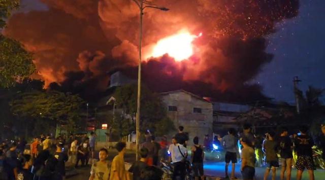 Jeritan Warga Memecah Malam