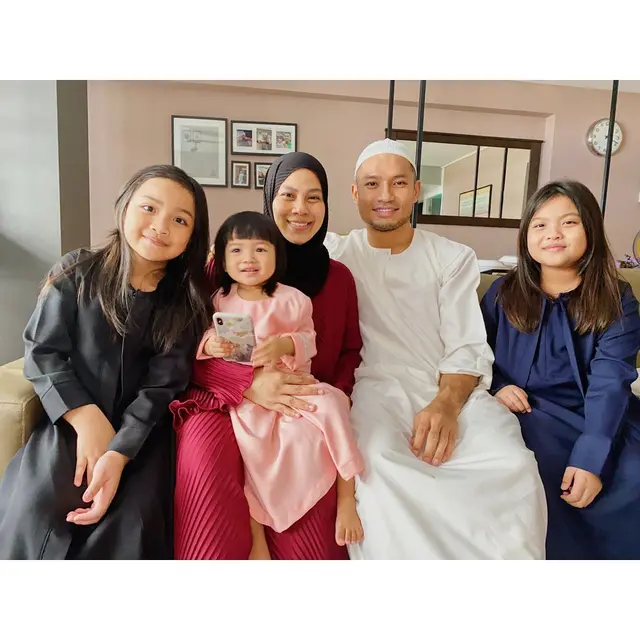6 Potret di Luar Lapangan Kiper Singapura Hassan Sunny, Sosok Family Man