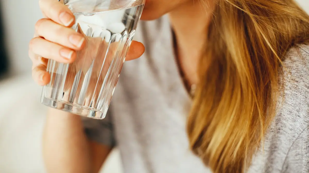 9 Efek Buruk Bagi Kesehatan Jika Kamu Terlalu Banyak Minum Air Putih -  Health Fimela.com