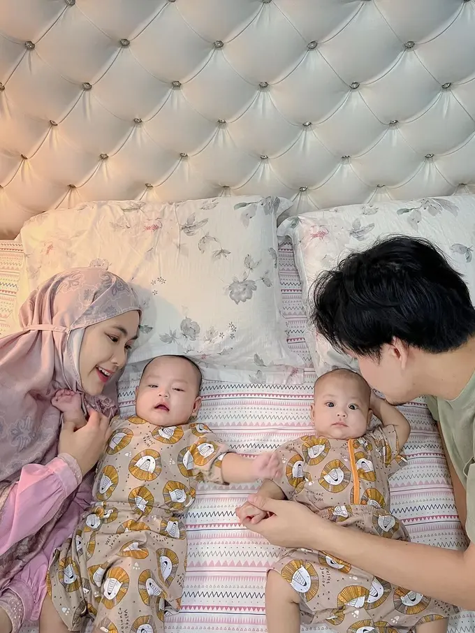 Anisa Rahma bersama suami dan buah hati (Instagram/anisarahma_1)