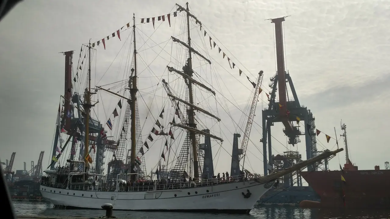 KRI Dewaruci