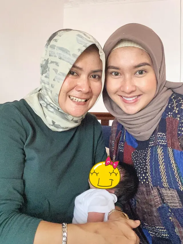 Mantap Berhijab, Ini 6 Potret Terbaru Kevin Lilliana yang Makin Anggun